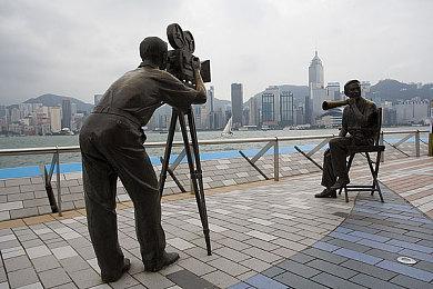 《天国：拯救2》游戏与现实场景对比 分不清虚拟与现实